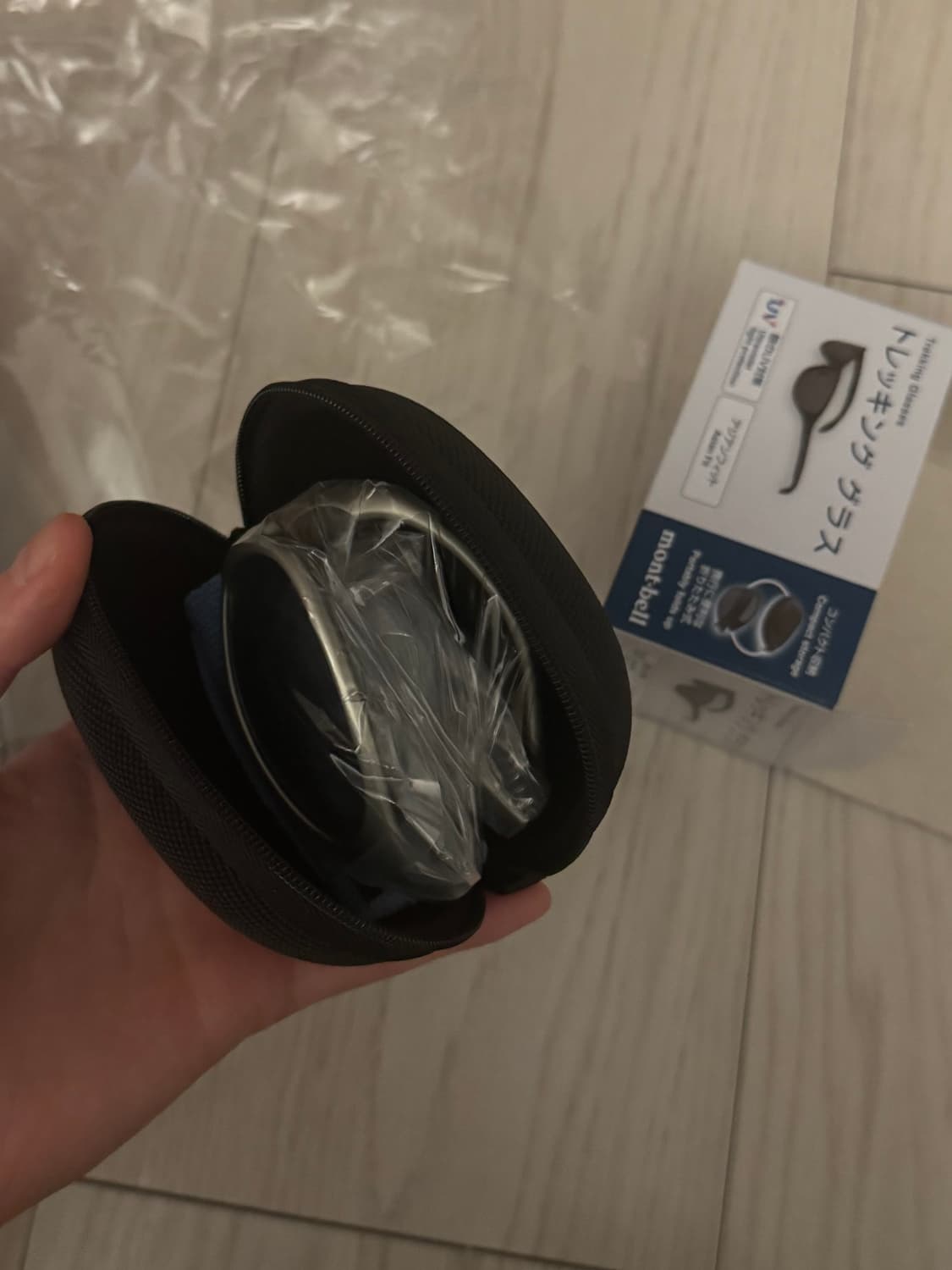 [미개봉] 몽벨 트레킹 선글라스 / 제니 착용 / 실버 (정가 10.9) 상품이미지1