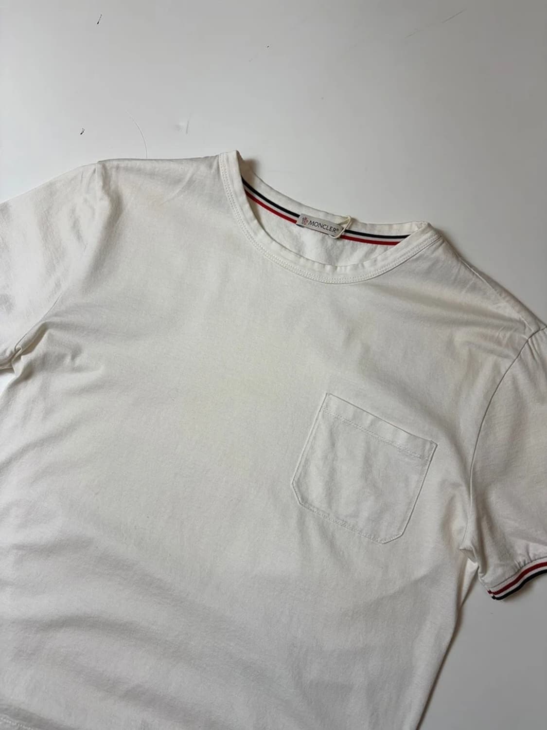 몽클레어 로고 와펜 삼선 반팔 티셔츠 PN9553 상품이미지2
