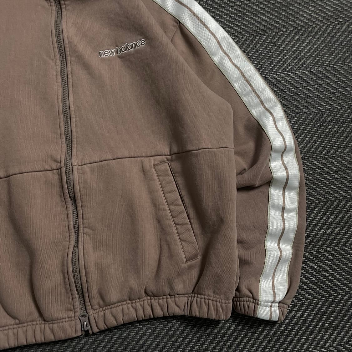 뉴발란스 사이드 라인 기모 트랙 자켓 브라운y 4736 상품이미지4