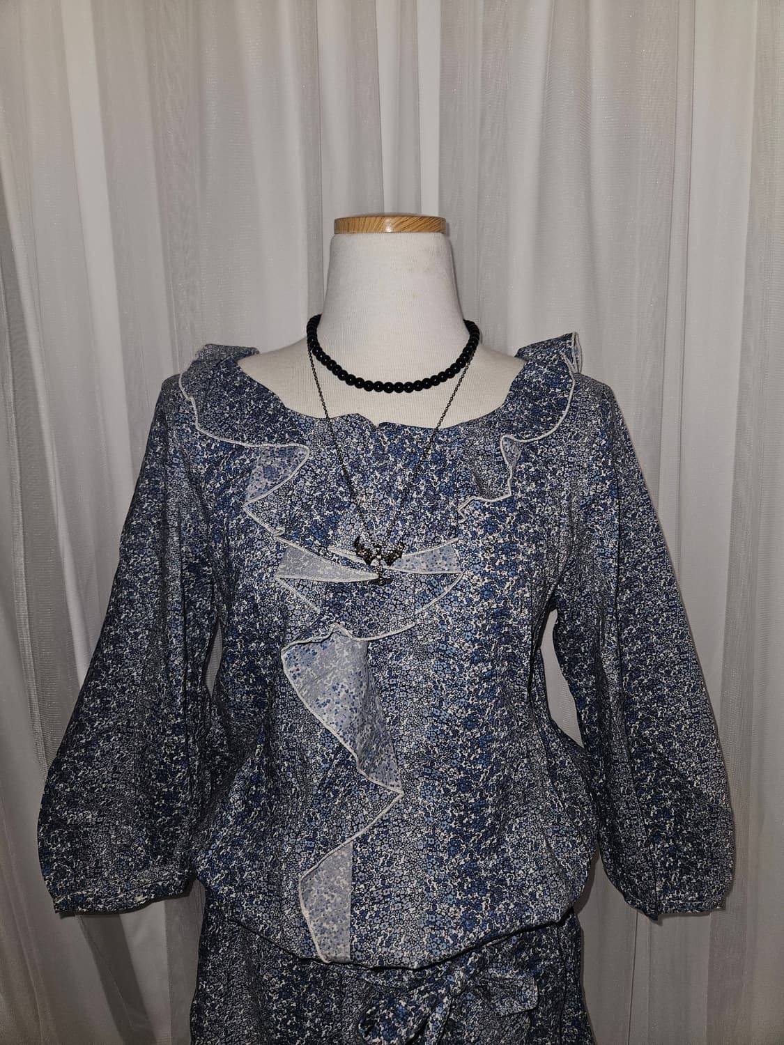 earth music&ecology 빈티지블루 잔꽃패턴 리본 러플 원피스 상품이미지2