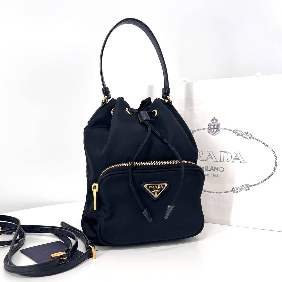 프라다 삼각로고 나일론 테수토 버킷백 블랙 상품이미지3