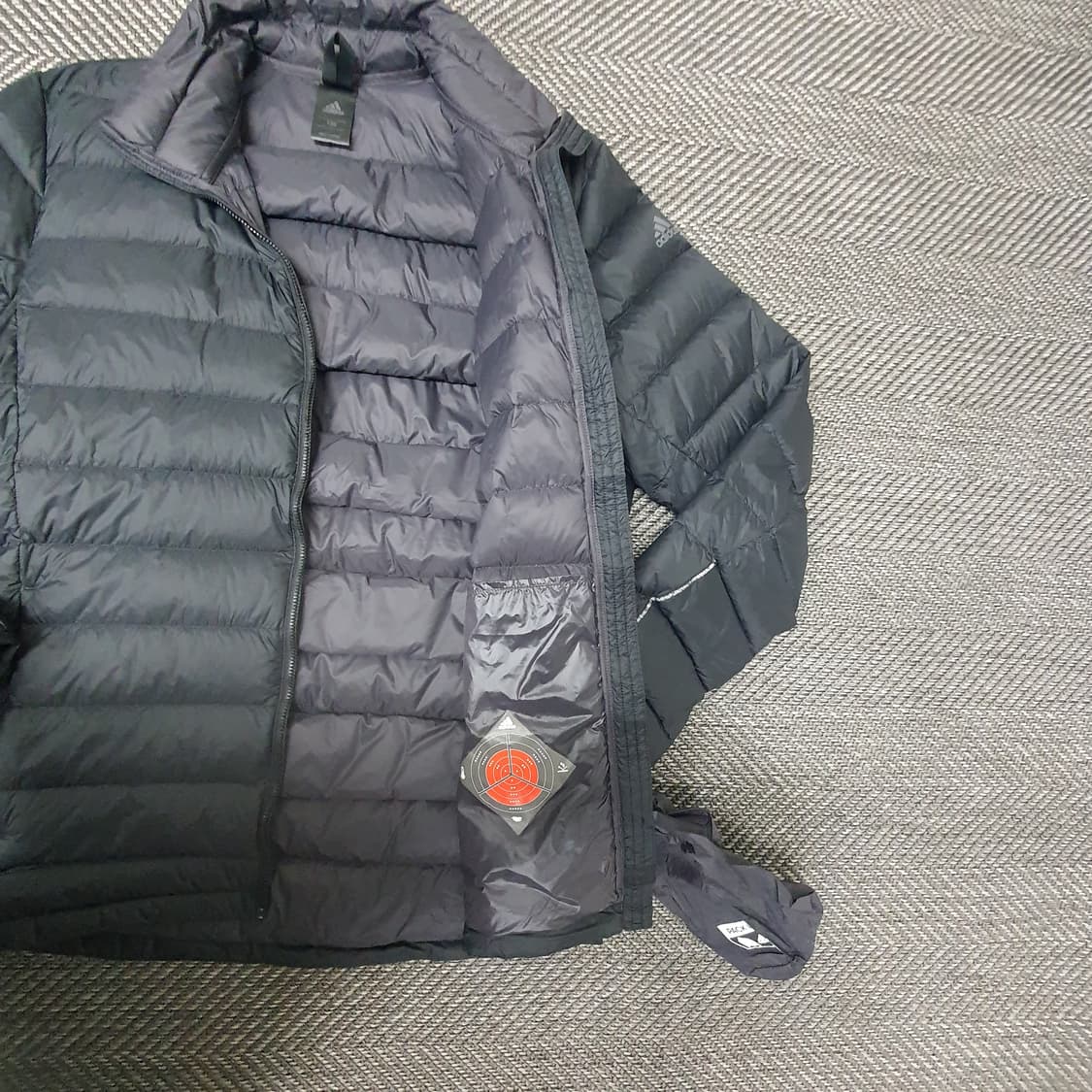 아디다스 오리털 경량패딩 남자105 상품이미지5