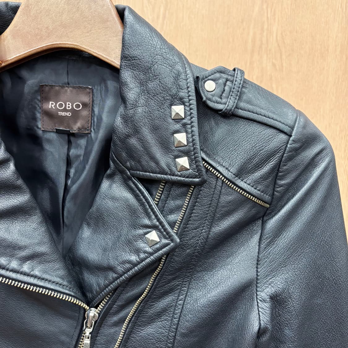 빈티지 로보 레더 자켓 밸트 포인트 숄더 견장 카라 큐빅 디테일 블랙 상품이미지6