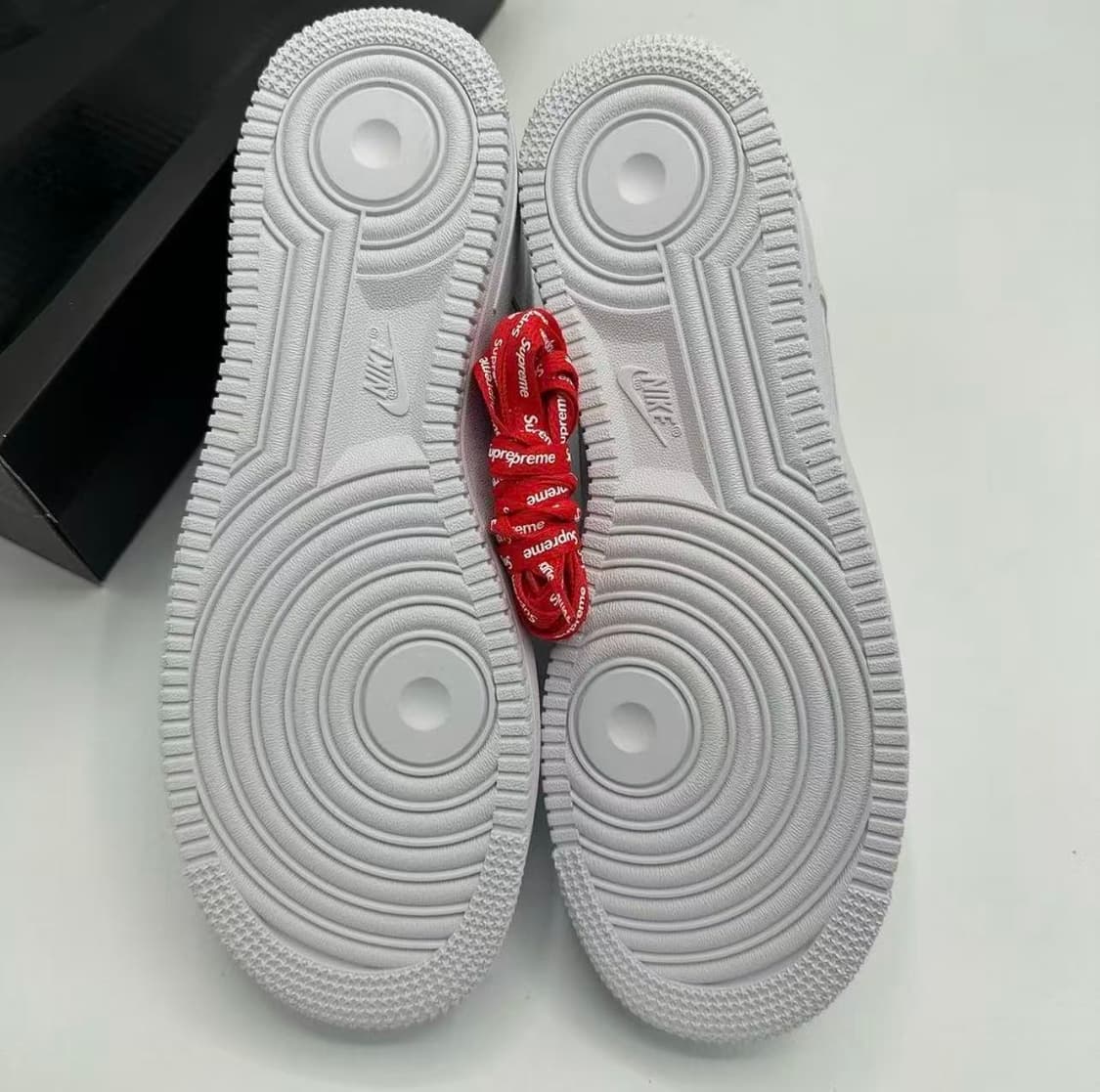 나이키 x 슈프림 에어포스 1 로우 화이트 265MM 상품이미지5