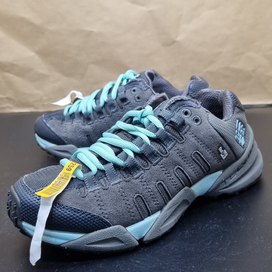 컬럼비아 아웃드라이 트레킹 등산화230 상품이미지1