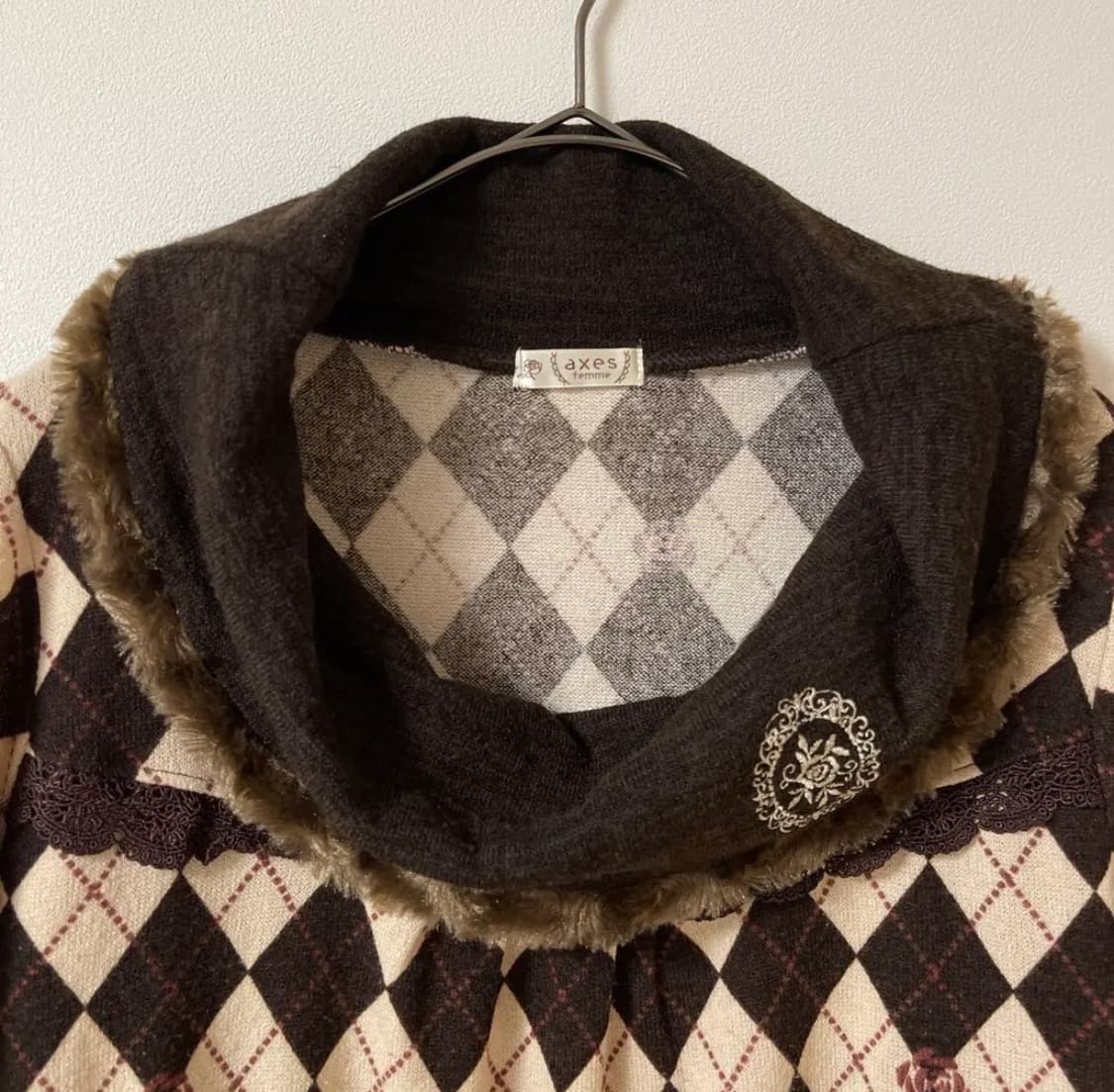 엑시즈팜 대대장 딸기초코체크 니트 라떼갸루 상품이미지4