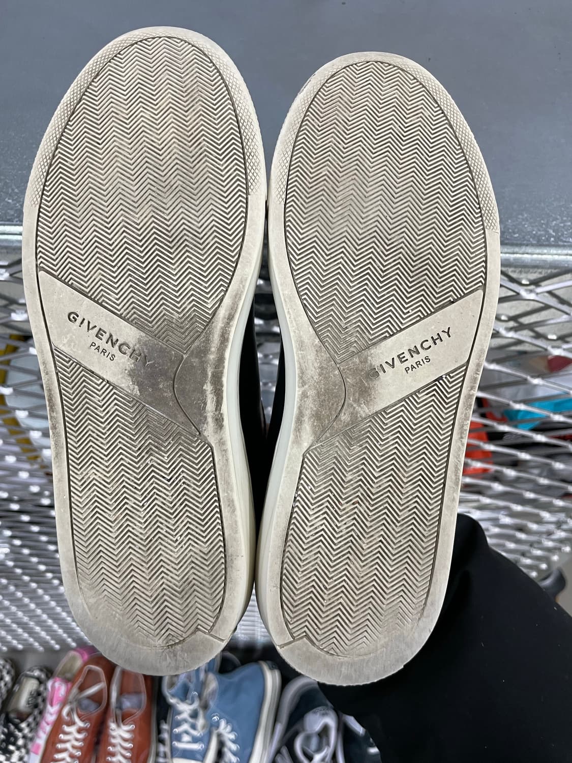 지방시 블랙 레더 스니커즈 38 상품이미지6