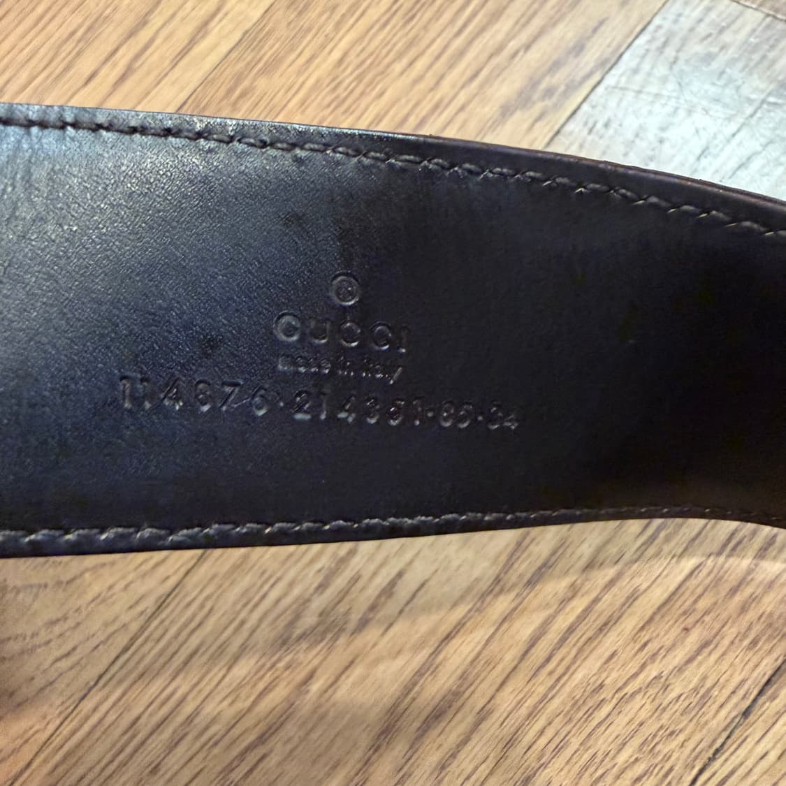 구찌 브라운 스네이크 엠보싱 가죽 인터로킹 GG 상품이미지3