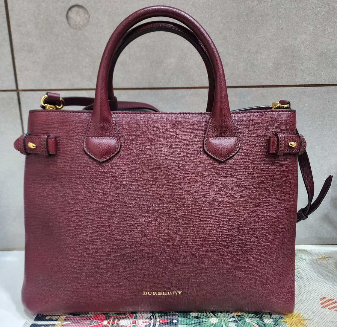 버버리 배너백 버건디 미듐 상품이미지1