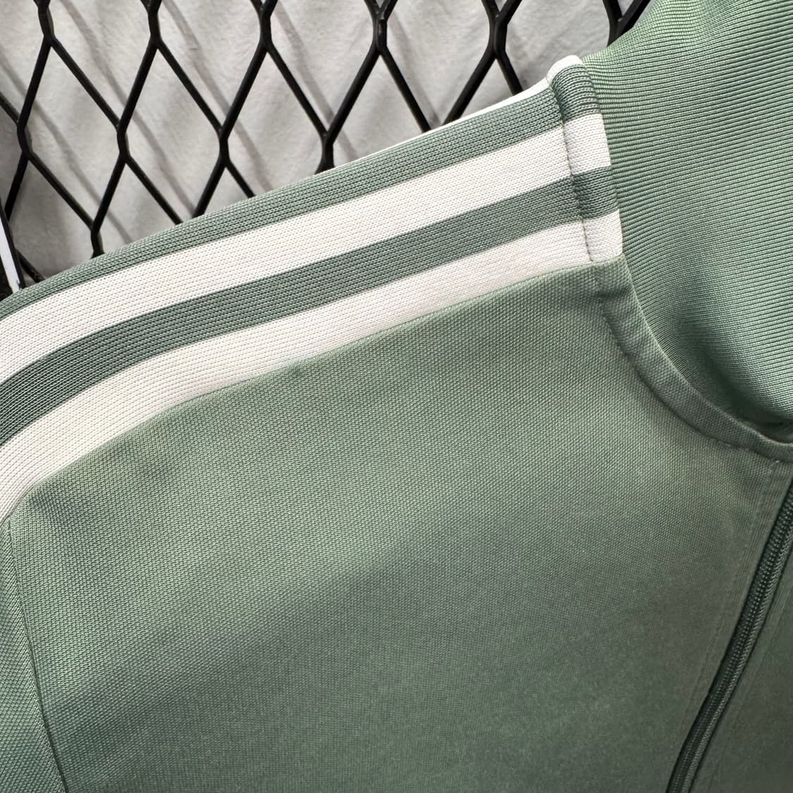 아디다스 오리지널 투웨이 트랙자켓 전면 로고 포인트 카키그린 상품이미지9