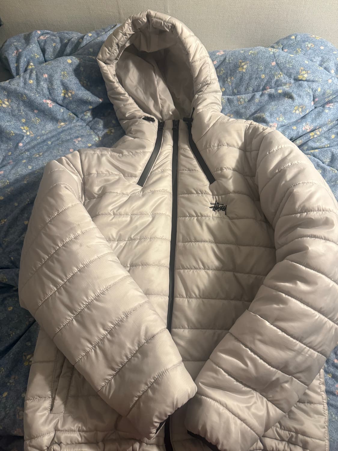 스투시 그레이 경량패딩 상품이미지1