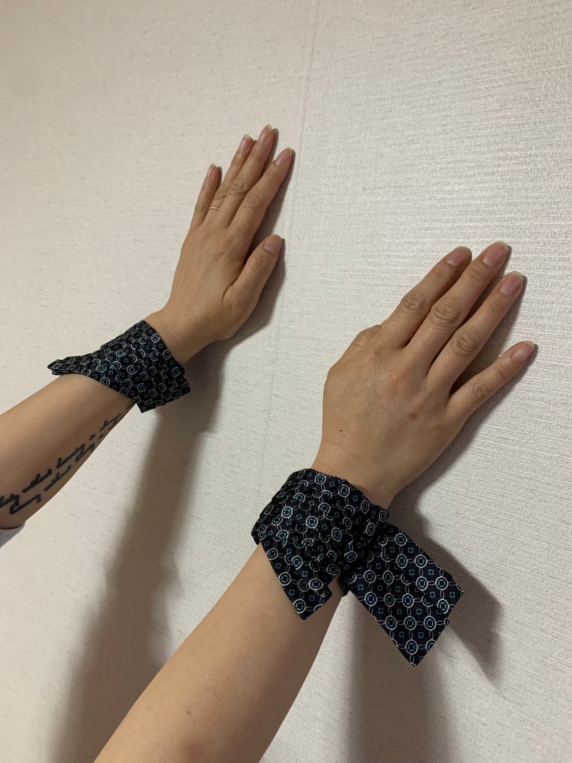 BALENCIAGA 발렌시아가 핸드 커프스(실크)묶음판매 상품이미지3