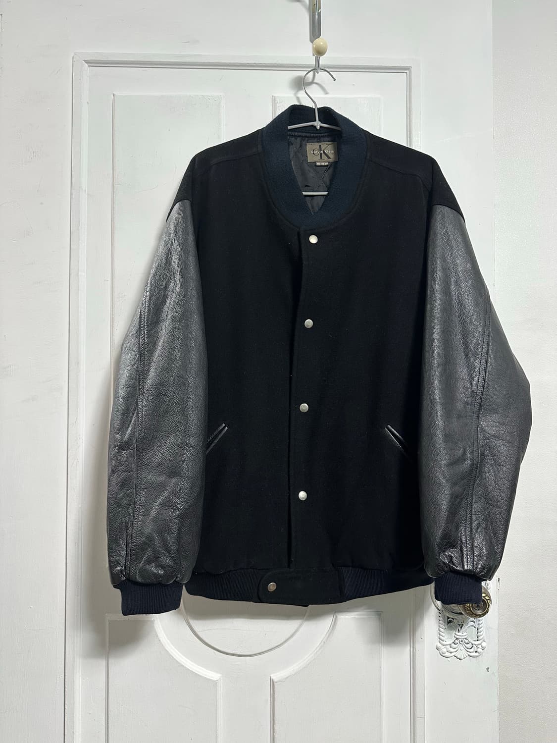 캘빈클라인 빅로고 바시티자켓 상품이미지1