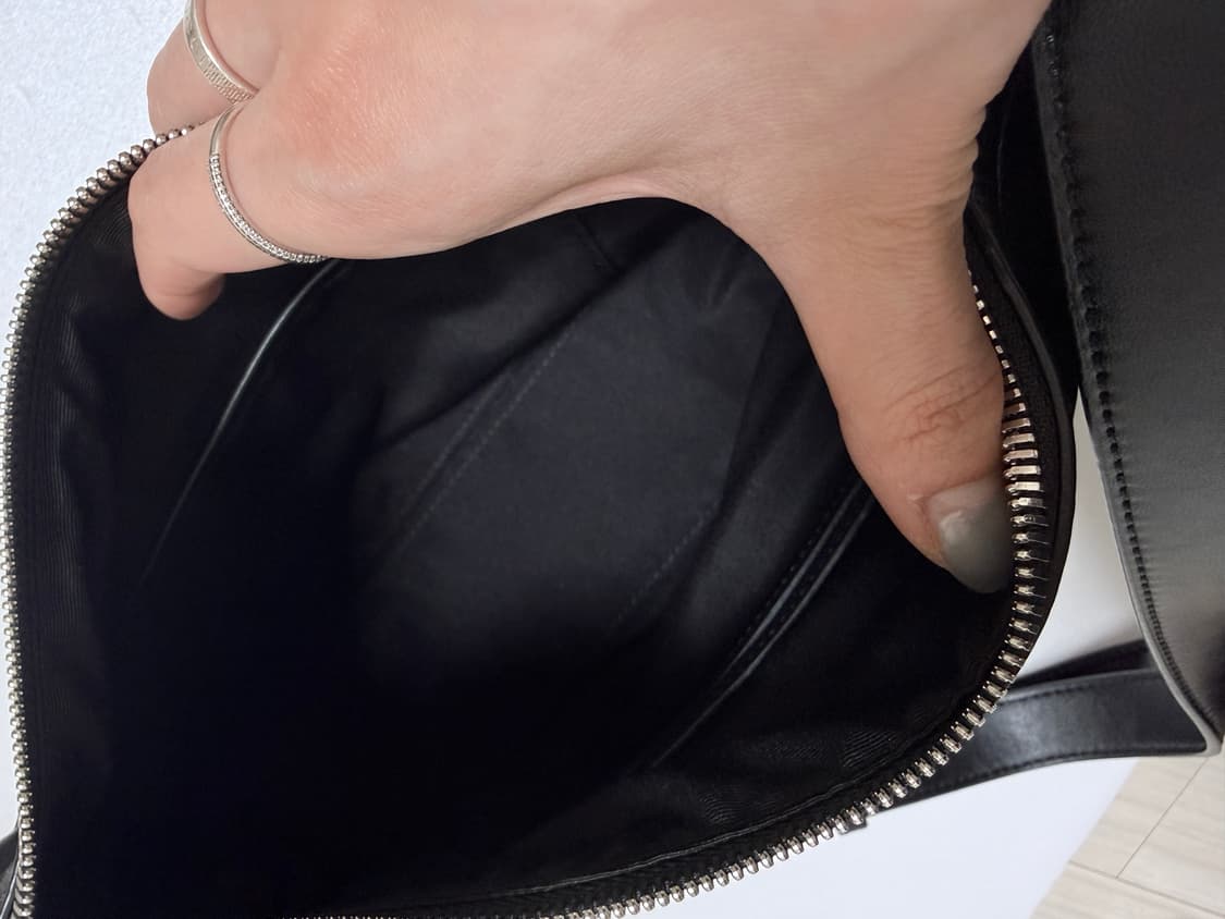 쿠론(COURONNE) 에어 크로스 20 블랙 크로스백입니다(두번사용) 상품이미지6