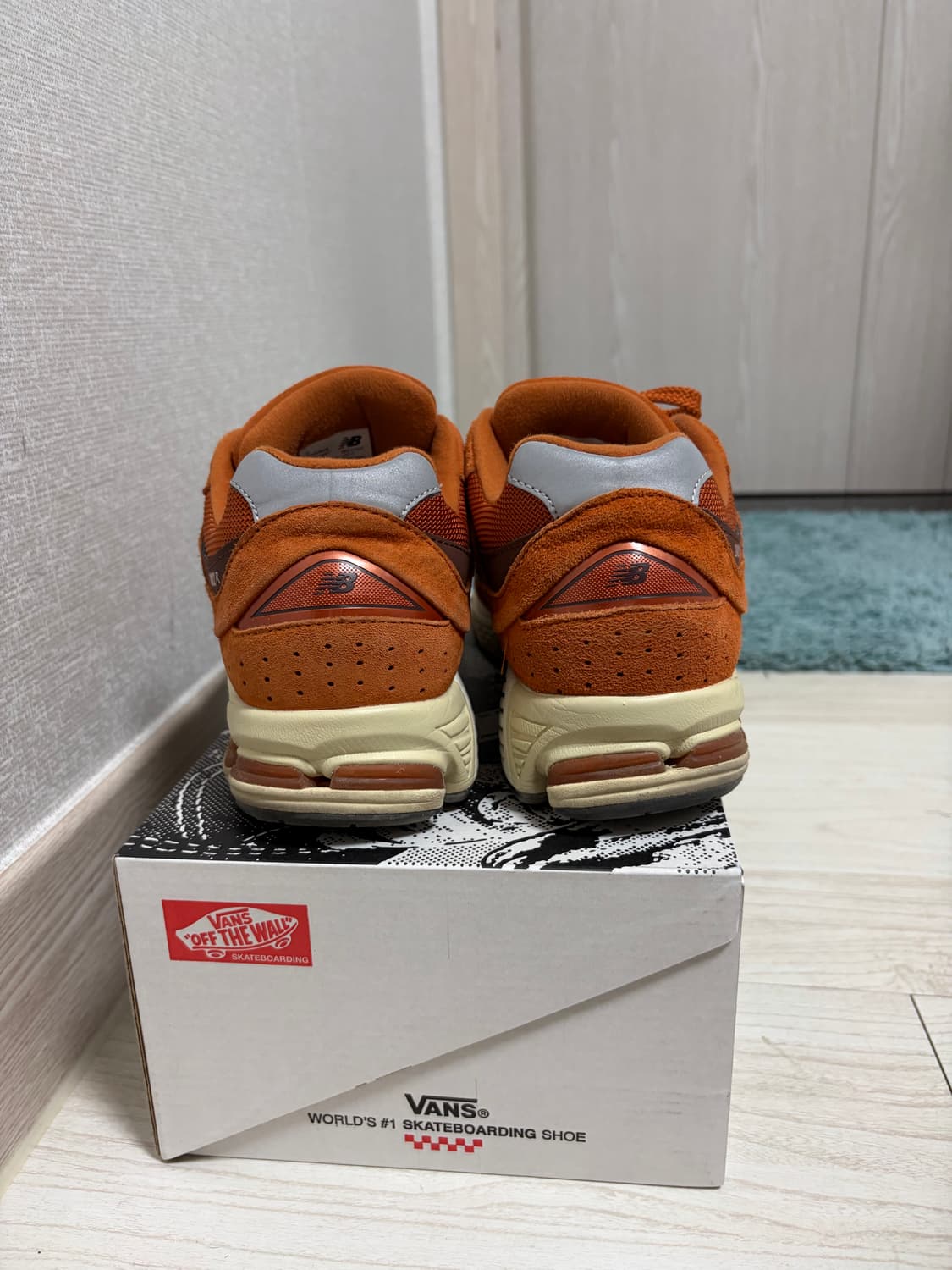 뉴발란스 2002r 브라운 상품이미지3