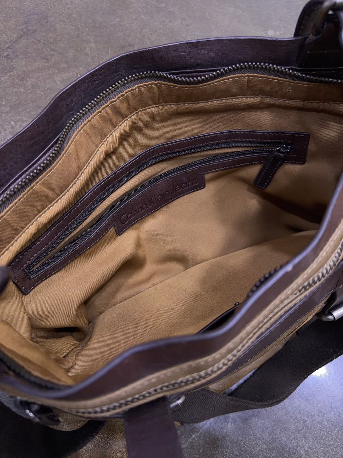 캘빈클라인 진 레더 배색 브라운 2웨이 토트백 크로스백 상품이미지7