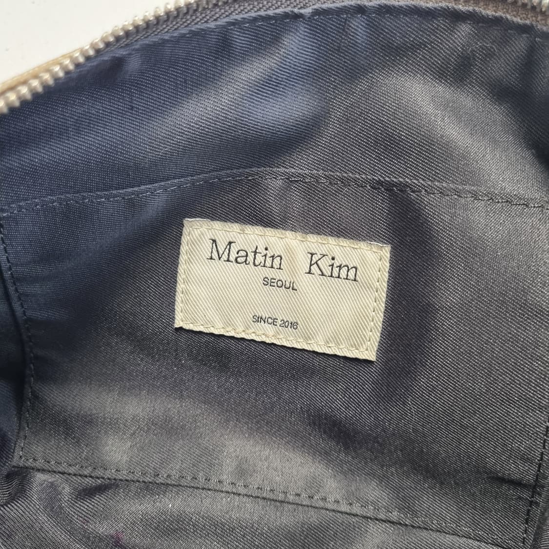 Martin Kim 마뗑킴 지퍼 라운드백 - OS 상품이미지5
