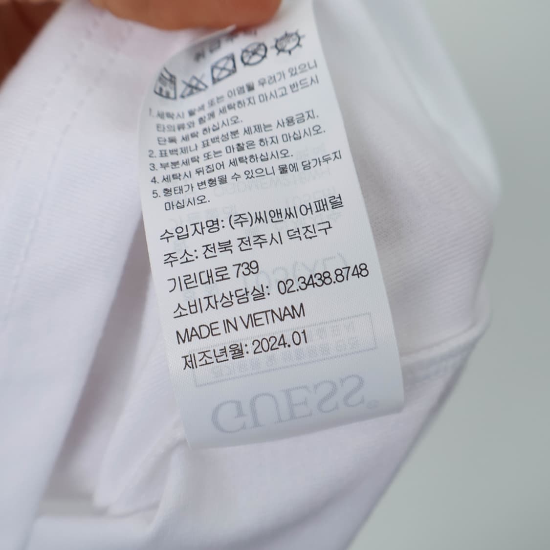 105/새상품 게스 화이트 반팔 티셔츠 상품이미지7