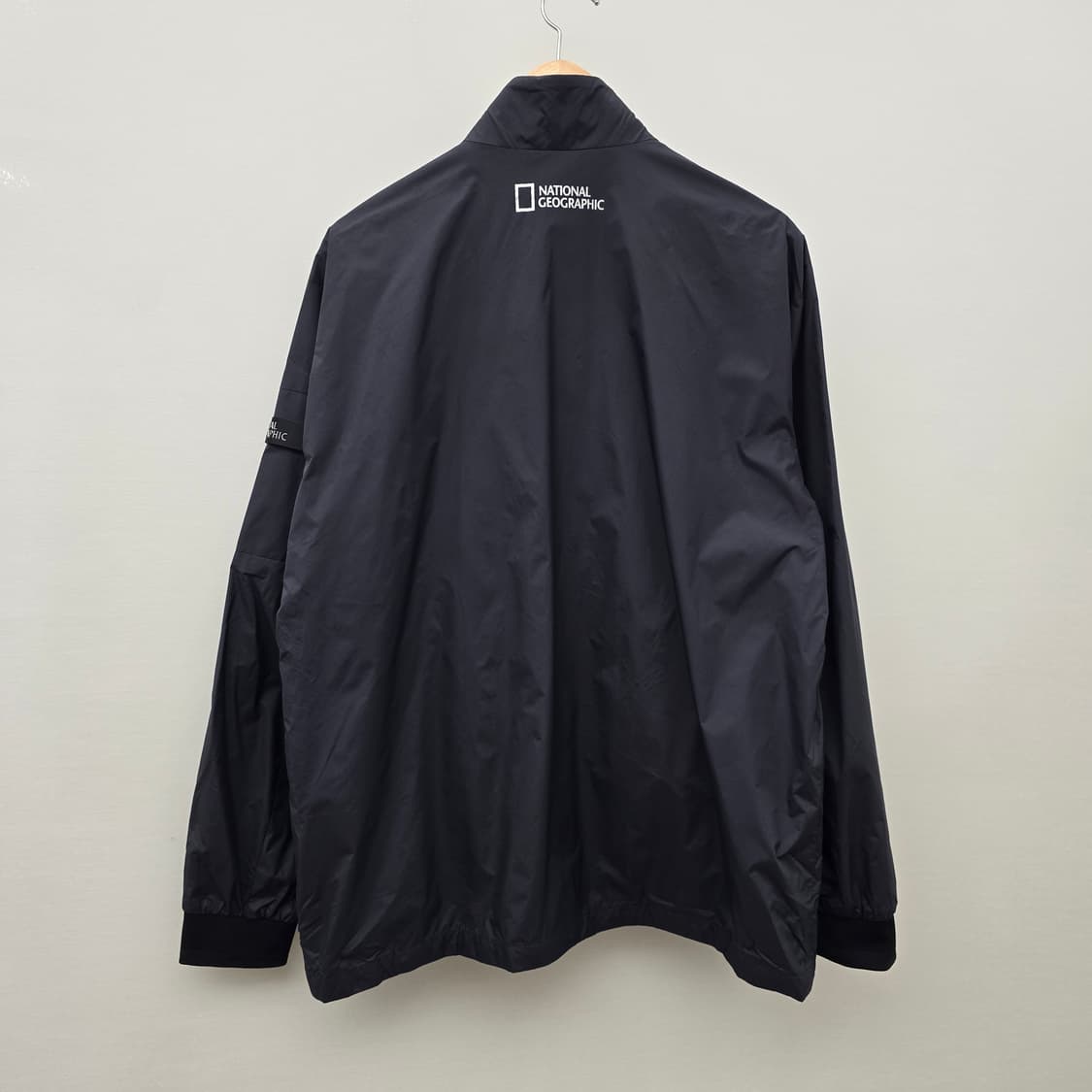 내셔널지오그래픽 바람막이 블랙 상품이미지5