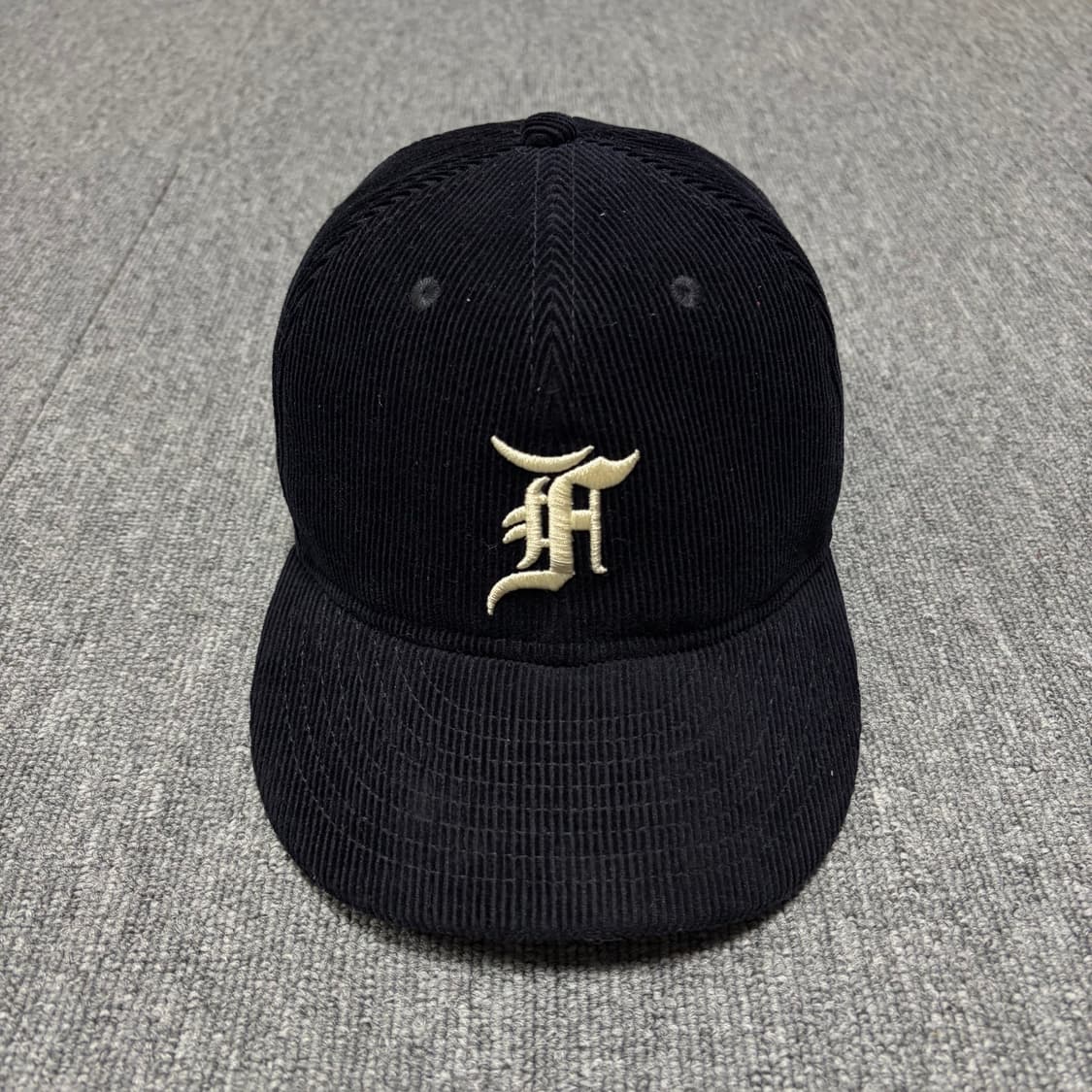 [738] 뉴에라 피어오브갓 코듀로이 캡 / 네이비 상품이미지1