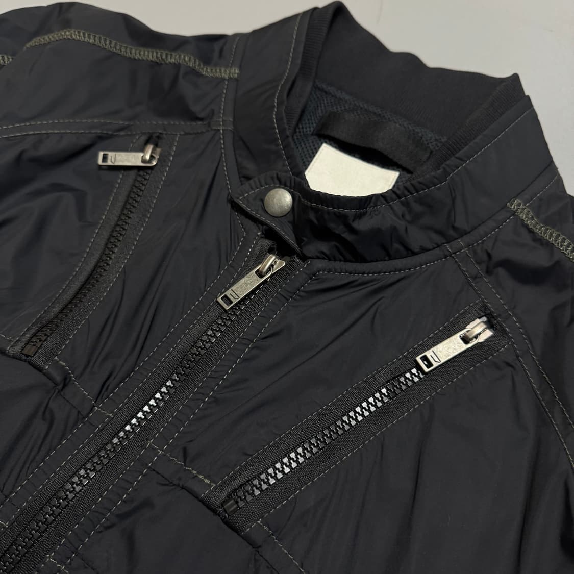 디젤(DIESEL) 블랙컬러 스티치 테크니컬 나일론 라이더스 자켓 상품이미지5