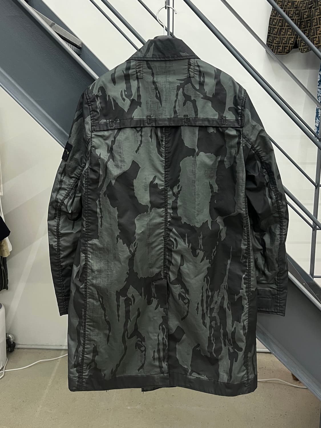 스톤아일랜드 15SS 라소 고마토 리버스 컬러 카모 트렌치 코트 상품이미지3