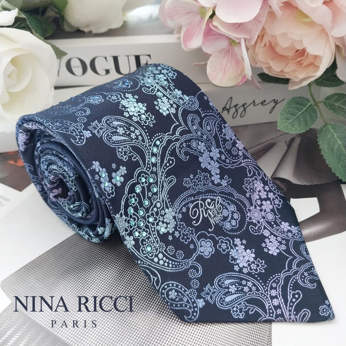 니나리치 실크 네이비 플라워 패턴 넥타이 9cm A등급 K1125
 상품이미지1