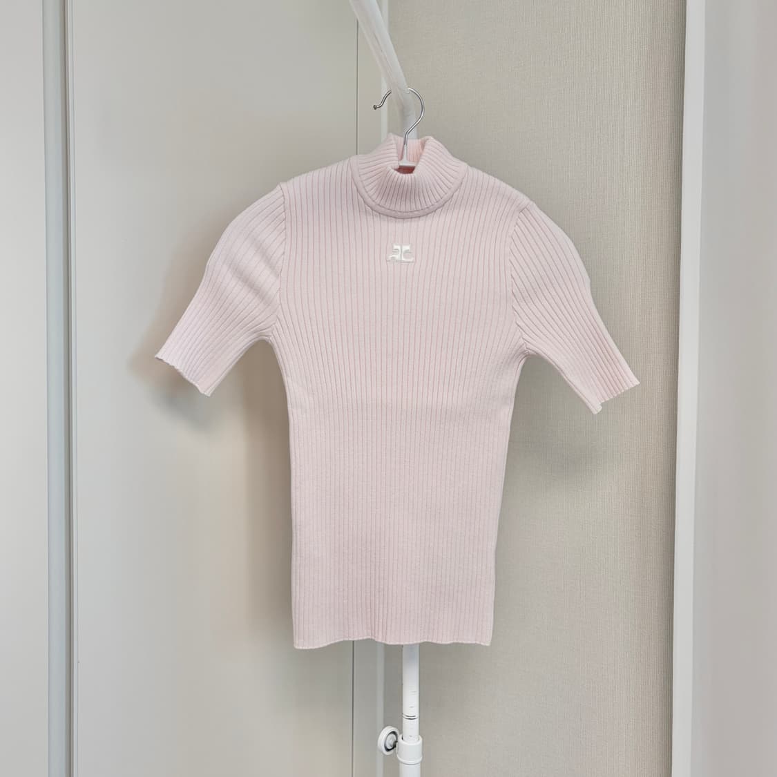 꾸레쥬 핑크 골지 반팔 니트 상품이미지6