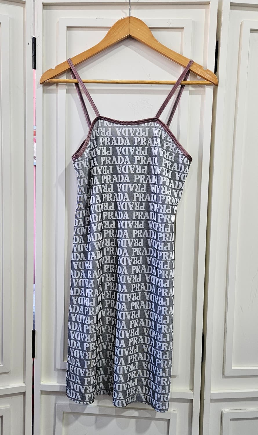 프라다(PRADA) 로고매니아 Y2K 슬립 원피스 상품이미지1