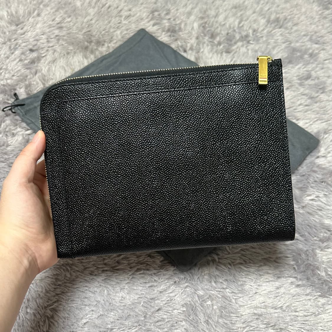 [정품 OS] 톰브라운 삼선탭 페블 그레인 클러치 블랙 상품이미지2