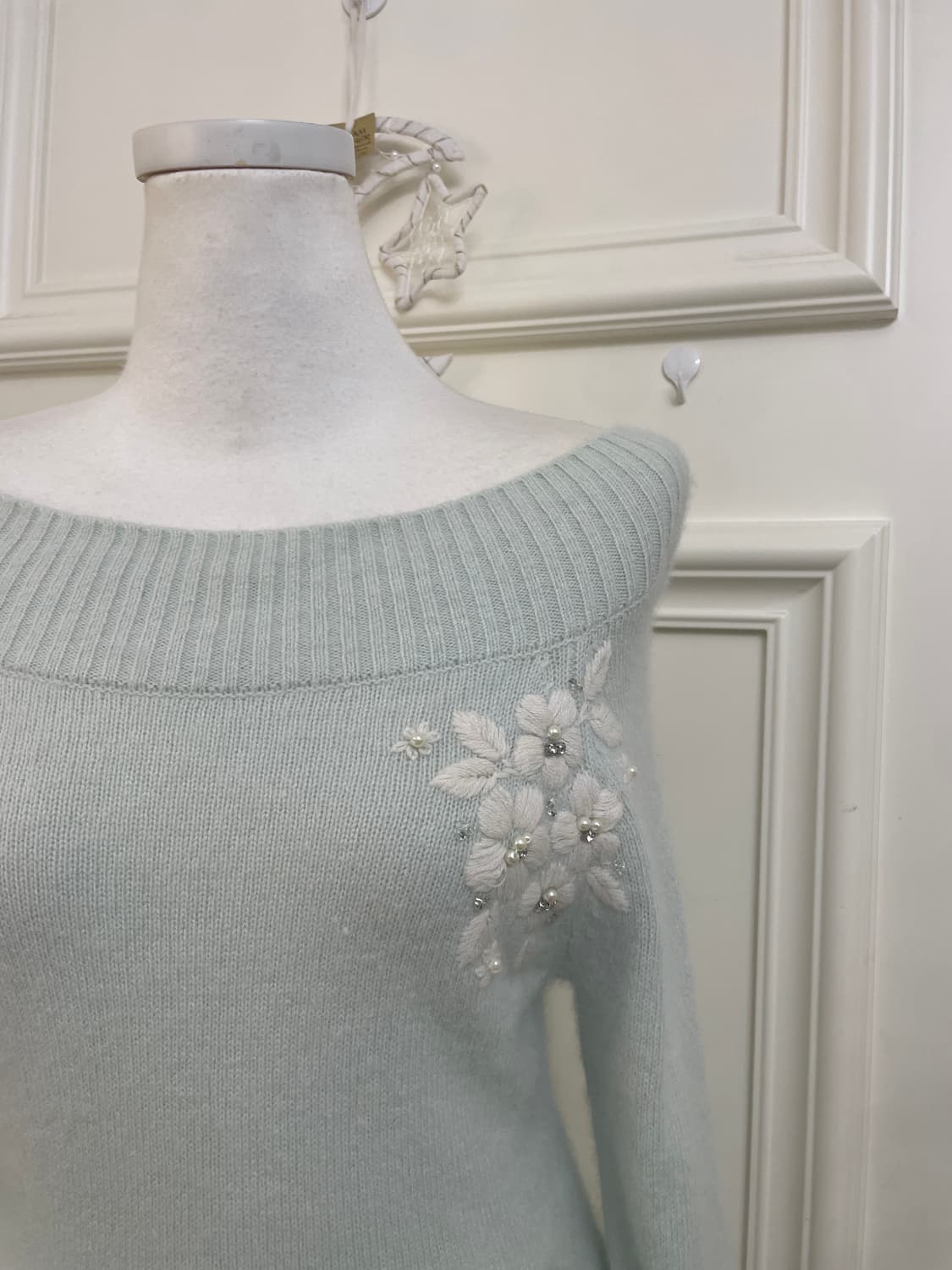 mint white flower embroidery off-shoulde 상품이미지7