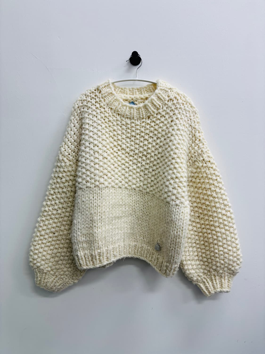 베뉴먼트 VENUMENT 핸드 니트 스웨터 상품이미지2