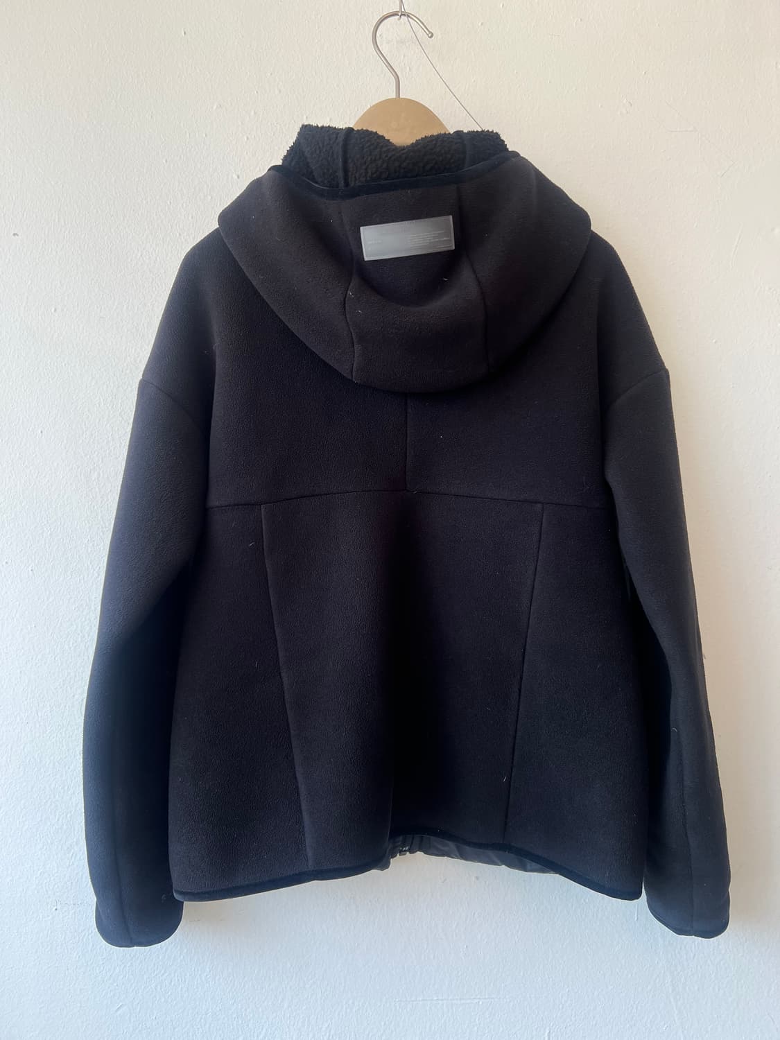 데상트 여성 블랙 하이브리드 패딩플리츠 후드집업점퍼 상품이미지3