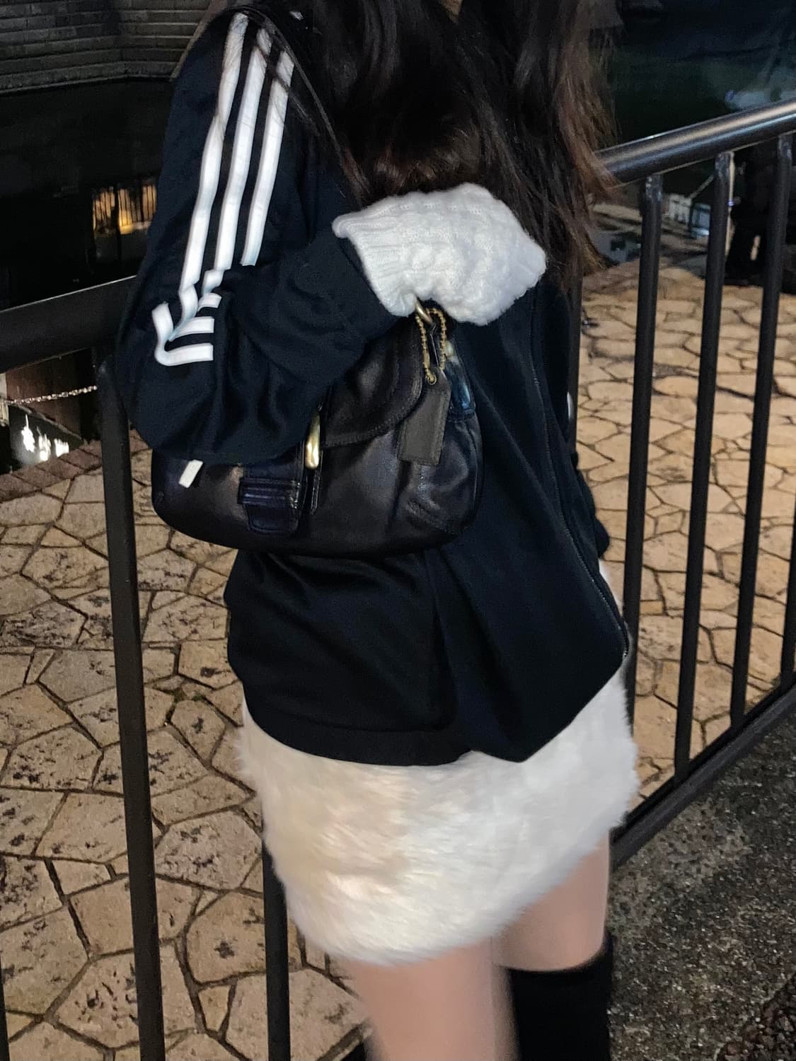 코치 금장 블랙 숄더백 상품이미지2
