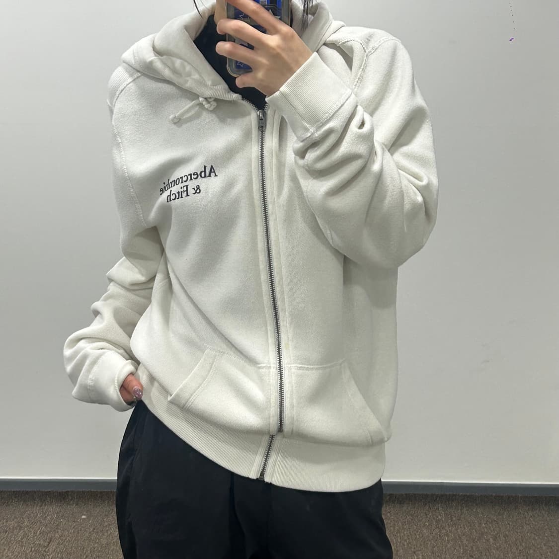 Abercrombie 아베크롬비 스몰레터링 로고 화이트 후드집업 상품이미지1