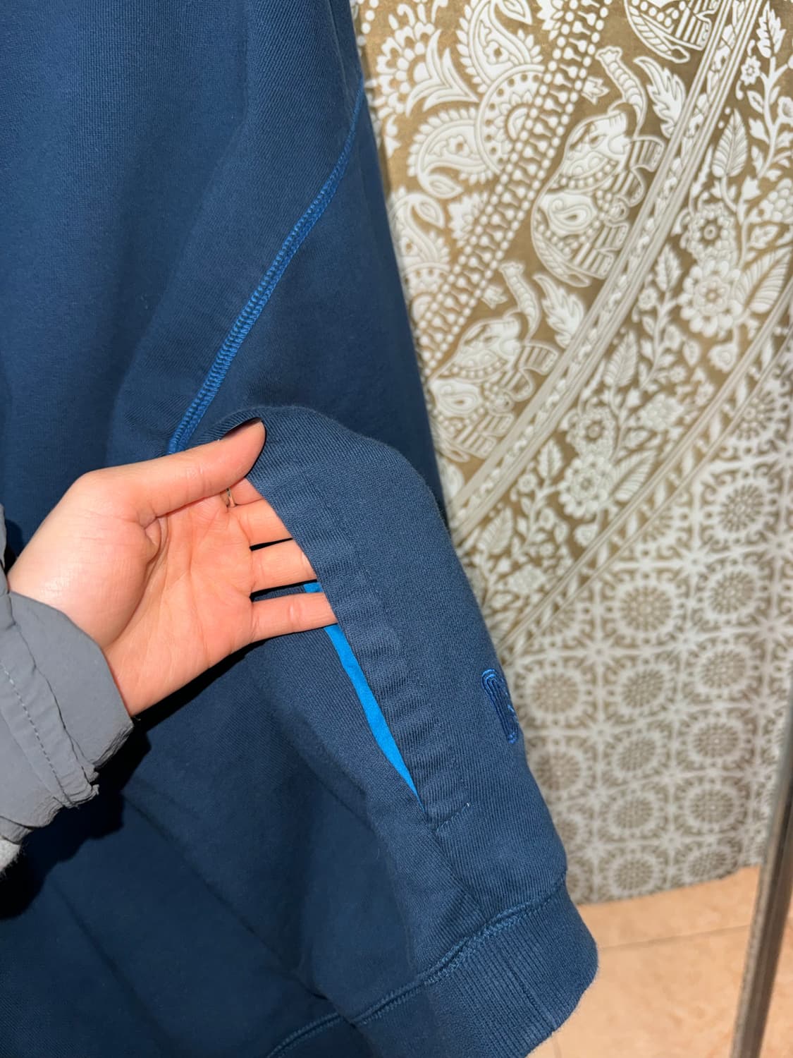 밀레 배색 스티치 포켓 맨투맨  상품이미지7