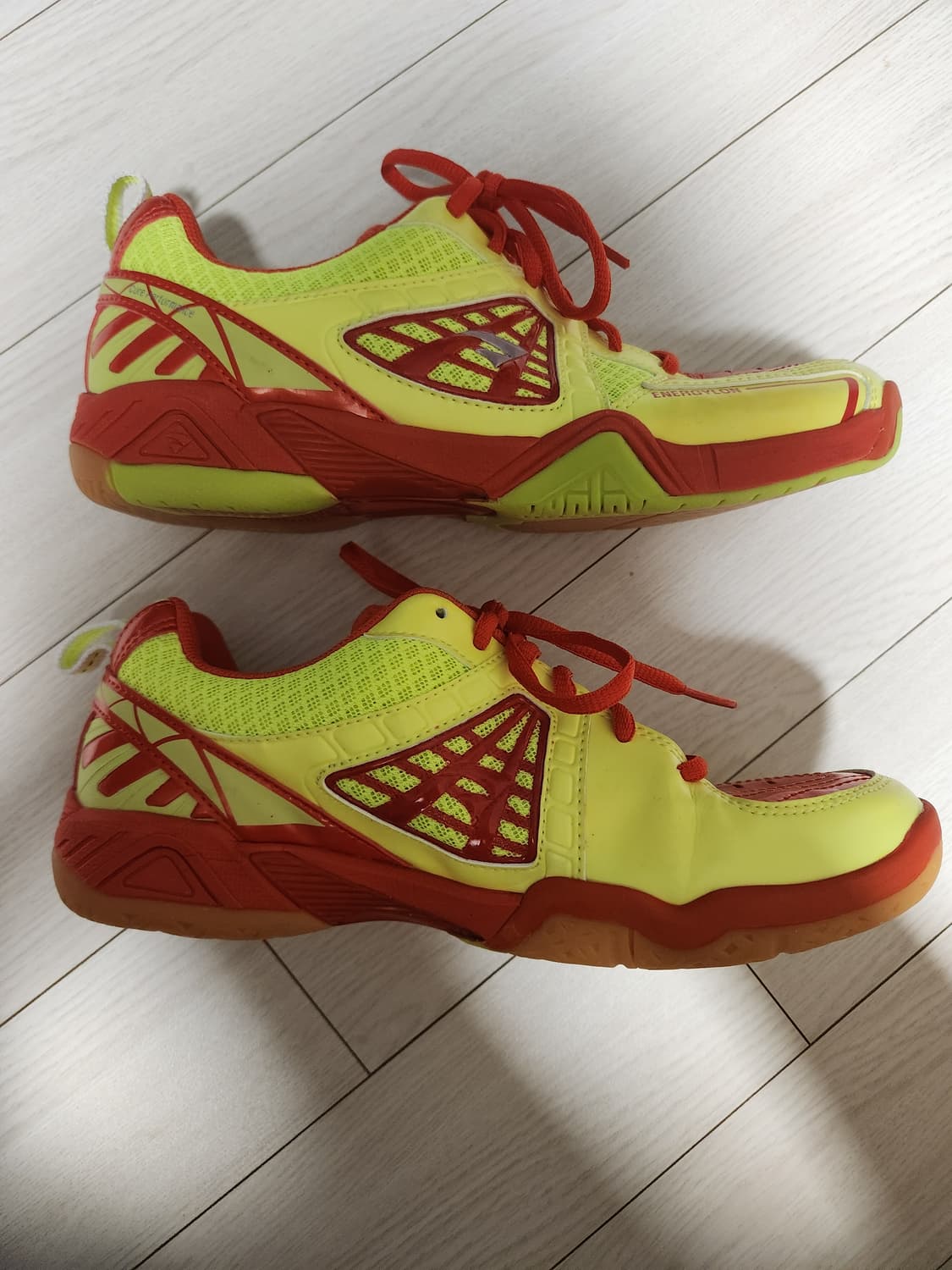 비트로  랠리  베드민턴화 사이즈245

미세 사용감(발등 접히는 부분  상품이미지6