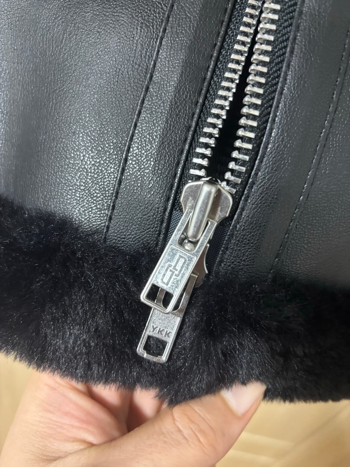 도프제이슨  블랙 무스탕 퍼 자켓 상품이미지3