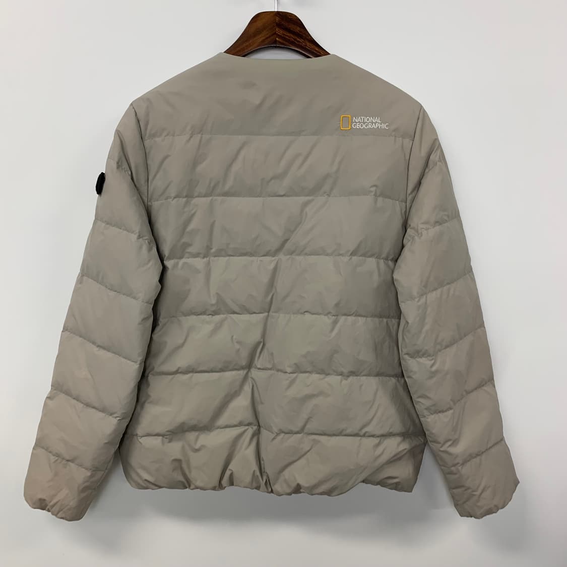 네셔널지오그래픽 와펜 베이지 경량 패딩 상품이미지4