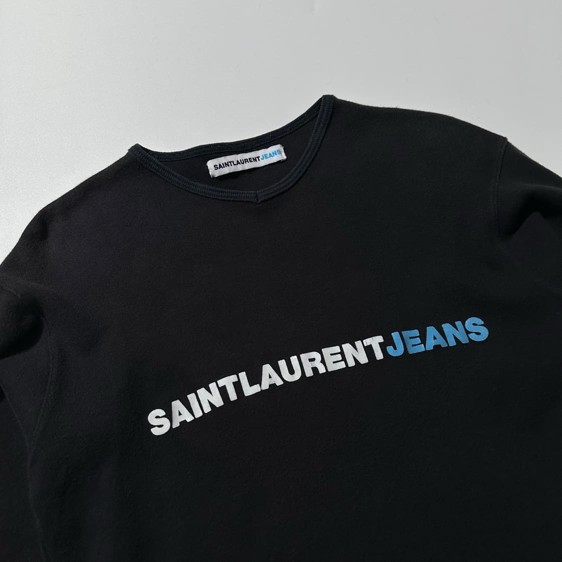 생로랑 00‘s 로고 스펠아웃 V넥 롱슬리브 티셔츠 상품이미지3