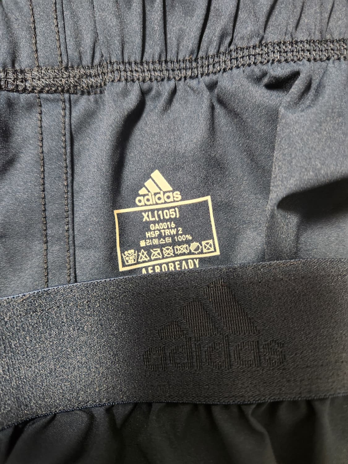 아디다스 삼선 러닝 반바지 네이비 사이즈XL

오염 하자없이 깨끗해요^^ 상품이미지7