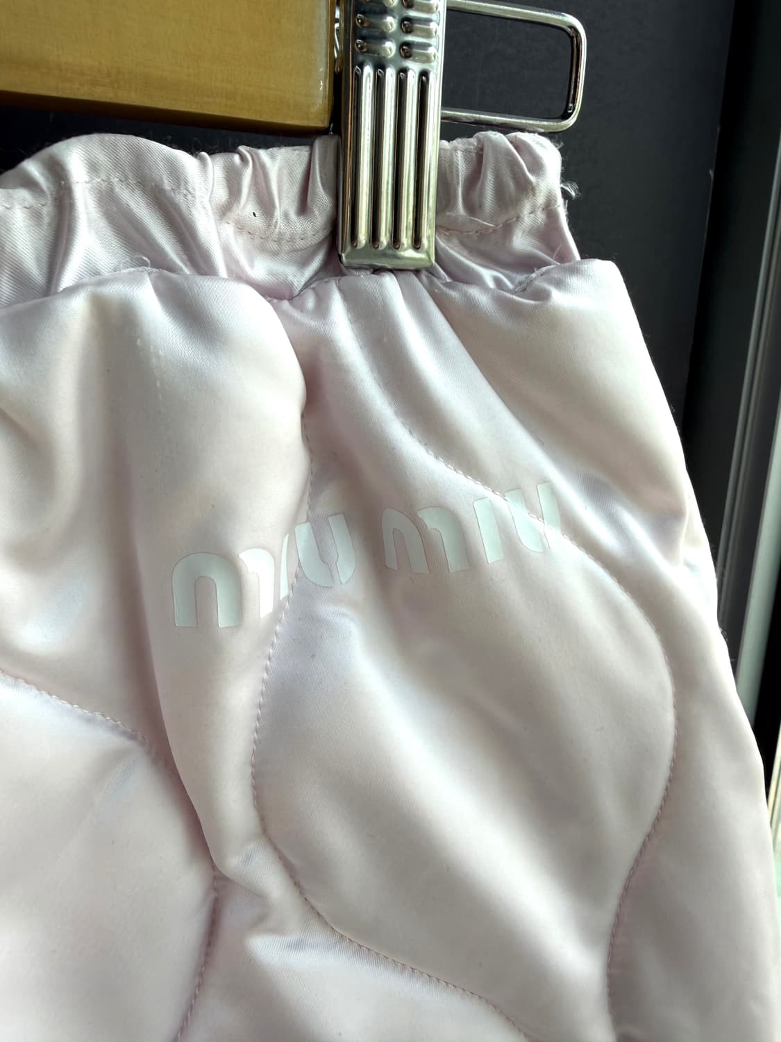 40/ 미우미우 퀄팅패딩 7부 백로고 팬츠 상품이미지9