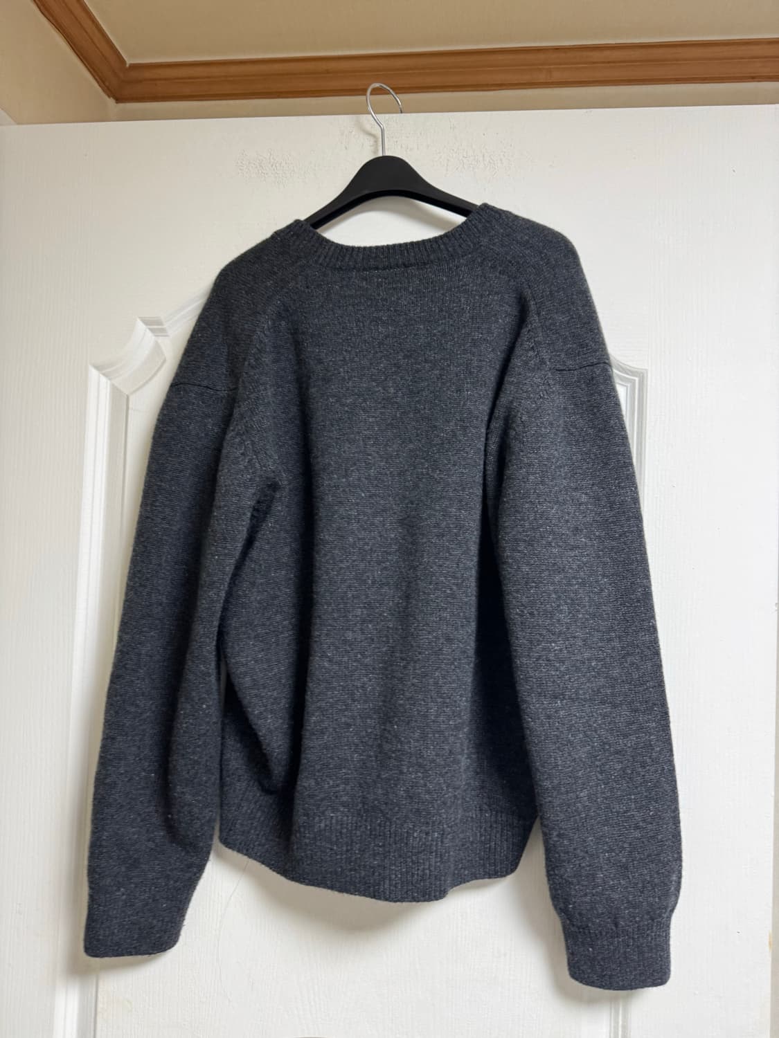 문달 24 Deep V-Neck Knit 브이넥니트 차콜 상품이미지4