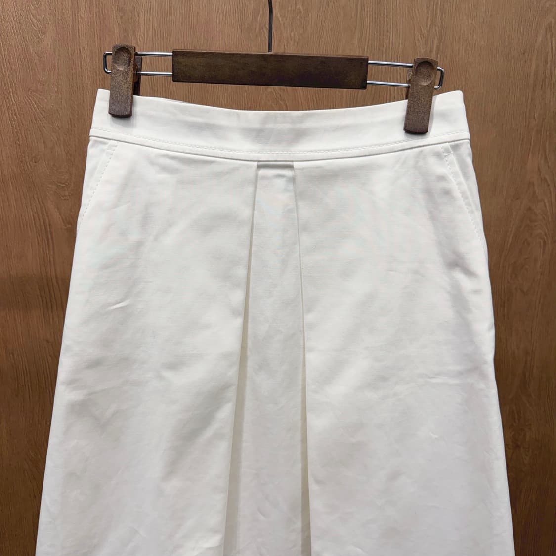 셀린느 미디 플리츠 스커트 지퍼 클로징 더블 포켓 디테일 A라인 화이트 상품이미지4