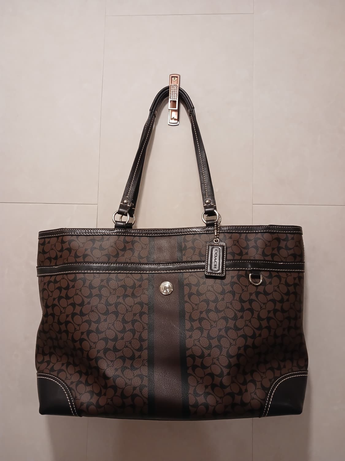 코치 정품 여성 시그니처 브라운 숄더백 상품이미지9