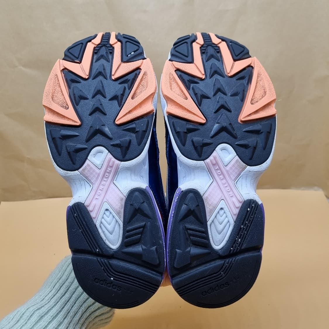 아디다스 팔콘 크리스탈 여성운동화230  상품이미지3