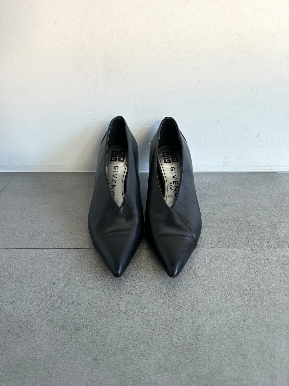 지방시 블랙 레더 나이프 힐 상품이미지2