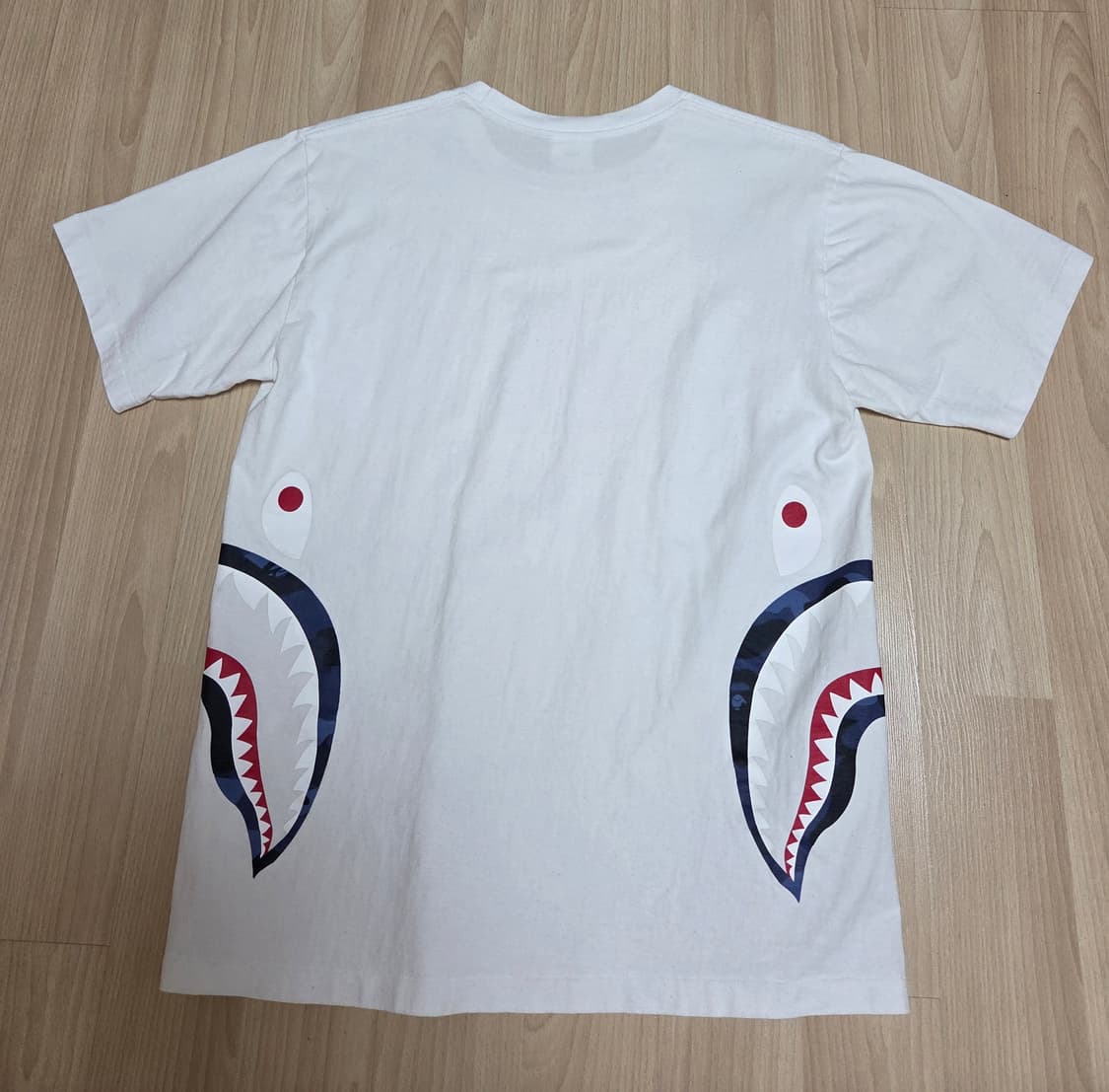 베이프 플로럴 카모 사이드 샤크 티셔츠 화이트 상품이미지2