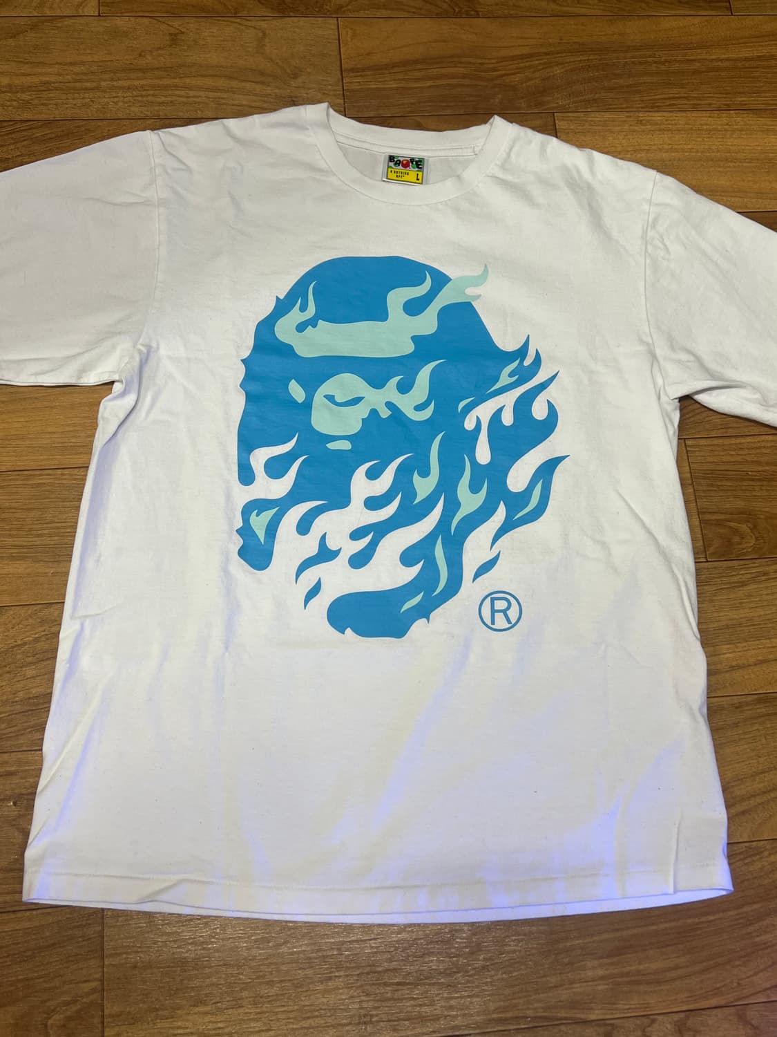 베이프 플레임 에이프 헤드 티셔츠 화이트 블루L 사이즈 상품이미지1