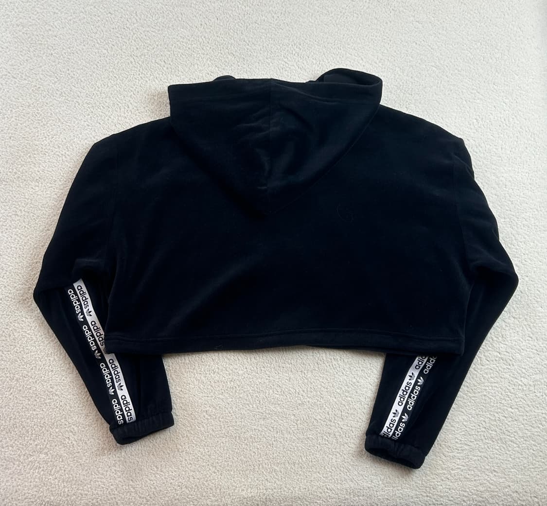 아디다스 벨벳 크롭 후드티 상품이미지2